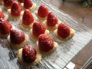 Recette Mini tartelettes aux fraises à la crème pâtissière à la fève tonka
