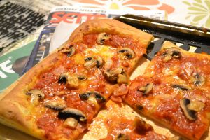 Recette Pizza champignons jambon