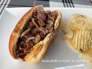 Recette Hot dog au smoked meat, cheddar et confiture de bleuets