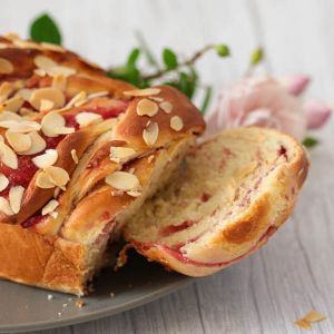 Recette Brioche moelleuse à la confiture (ultra facile)