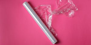 Recette The Surprising Place You Should Be Storing Plastic Wrap
