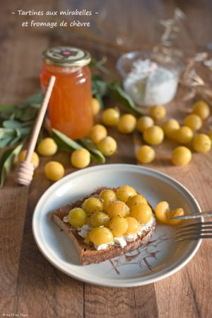 Recette Tartines aux mirabelles, chèvre, miel