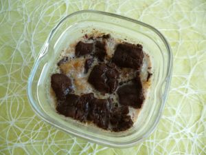 Recette Yaourts maison aux biscuits allégés nappés chocolat noir à seulement 130 kcal (diététiques et riches en fibres)