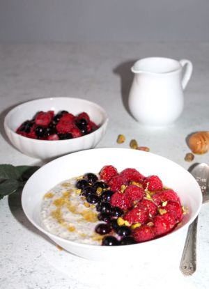 Recette Porridge aux graines de chia et fruits rouges( pour 1 pers)