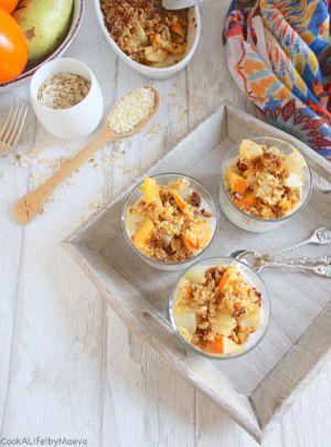 Recette Parfaits de crumble poire et kaki aux épices et flocons de céréales (vegan, sans gluten)