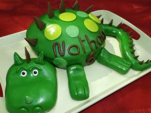 Recette Gâteau Dinosaure pour les 6 ans de Nathan ( pâte à sucre )