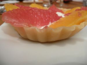 Recette Tartelettes sablées crues, chantilly à la fleur d’oranger, segments de pamplemousse et orange : Tout le monde s’en fout