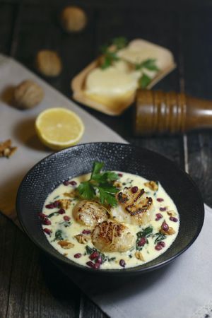 Recette St-jacques à la crème de rocamadour épinards et grenade