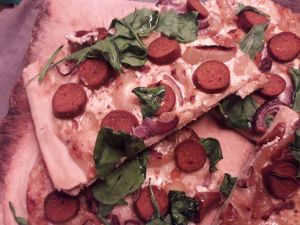 Recette Pizza Blanche Oignons confits/Merguez {Vegan}o