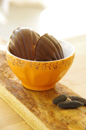 Recette Madeleines à la fève tonka, vanille et coque chocolat