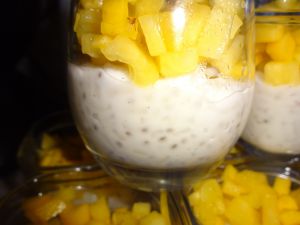 Recette Riz de konjac au lait de coco(light),graines de chia,brunoise de mangue et ananas victoria