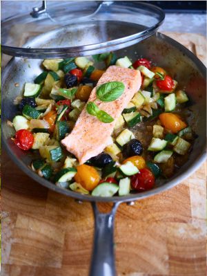 Recette Poêlée de saumon courgettes et tomates cerises
