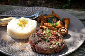 Recette Steak haché de boeuf, risotto et champignons des bois