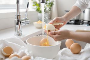 Recette Son astuce pour écaler un œuf sans galère (vous n’y pensiez pas !)