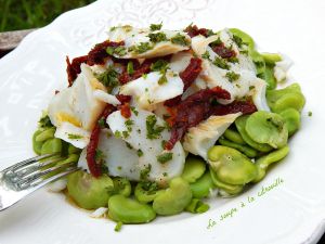Recette Salade de fèves et morue , vinaigrette aux cebettes
