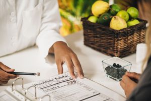 Recette Dietitian vs. Nutritionist: Which Is Better to See for Health Conditions or Weight Loss?