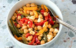 Recette Salade de poivrons rôtis et pois chiches à la feta