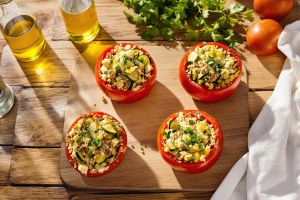 Recette « Il ajoute cet ingrédient secret : ses tomates farcies deviennent irrésistibles »