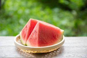 Recette Does Watermelon Really Make You Poop? Here’s What to Know
