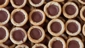 Recette My Mom’s 5-Ingredient Peanut Butter Blossom Cookies Win Every Holiday Cookie Swap—Here's Her Secret