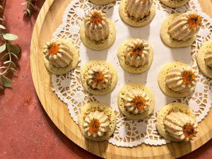 Recette Mini cannelés de mousse de saumon fumé sur blinis