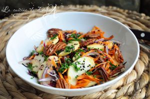 Recette Salade de Noël au chou rouge, carottes, pommes et noix de pécan