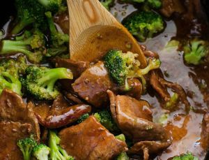 Recette Ce boeuf au brocoli dans la mijoteuse est tout simplement délicieux!
