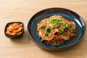 Recette Japchae : La recette emblématique de « My Mister » qui va enchanter vos papilles