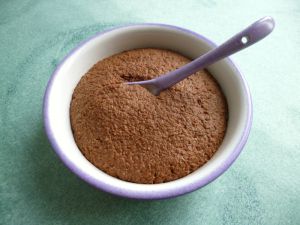 Recette Gâteau cru végan chocolat et noix au quinoa (diététique, hyperprotéiné, sans gluten ni oeuf ni beurre ni sucre, riche en fibres)