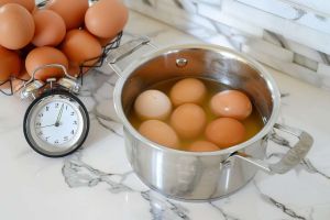 Recette Crème au chocolat Minute : Deux œufs durs et du cacao suffisent