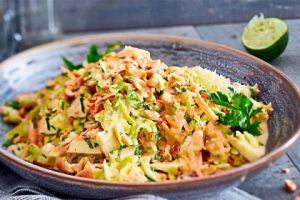 Recette Salade de chou pointu, pomme et dattes