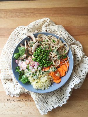 Recette Spaghettis de riz complet, petits pois et ses crudités #vegan #sansgluten