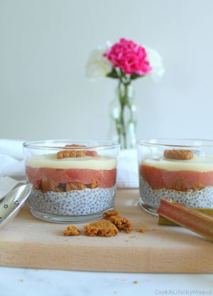 Recette Parfaits de compotée de rhubarbe, graines de chia, speculoos et vanille (vegan)