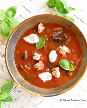 Recette Soupe aux aubergines et aux tomates rôties inspirée d'Ottolenghi