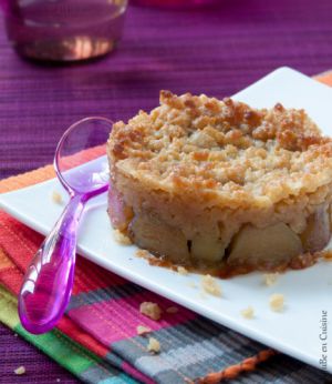 Recette {classique} Crumble de pommes (et fleurs de violettes cristallisées) (vegan)