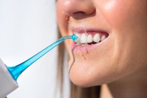 Recette Water Flosser vs. Floss: Which Is Better for Dental Hygiene?