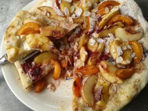 Recette Pizza au mascarpone, pêches et abricots