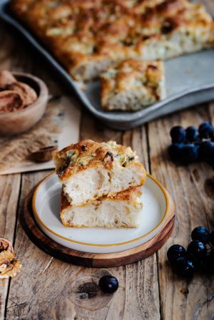 Recette Focaccia sans pétrissage au bleu d'auvergne et aux noix