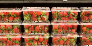 Recette This Trick Guarantees Berries Will Last Longer in the Fridge