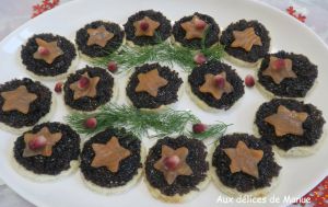 Recette Toasts aux œufs de lump noirs et étoile de saumon fumé