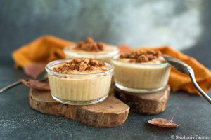 Recette Petites crèmes de poire aux épices et leur crumble de biscuits