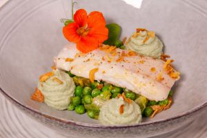 Recette Bar de ligne, petits pois et crème d’oignon