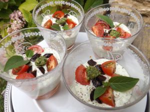 Recette Facile : Verrines savoureuses de mousse de yaourt au pesto