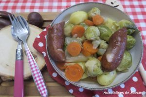 Recette Potée de choux de Bruxelles aux pommes de terre et carotte à la saucisse fumée