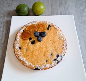 Recette Gâteau aux citrons verts, coco et myrtilles