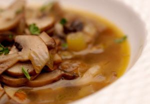 Recette Soupe au poulet et champignons au Thermomix : le réconfort dans un bol