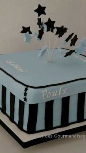 Recette Gâteau anniversaire "Noir et bleu" en pâte à sucre