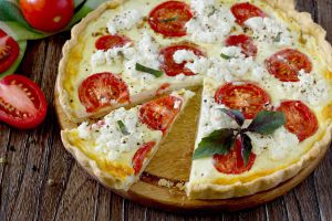 Recette Quiche aux tomates et fromage de chèvre : Un repas léger et succulent