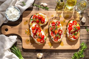 Recette Bruschetta express : la recette ultra-fraîche (prête en 5 min, sans four !)